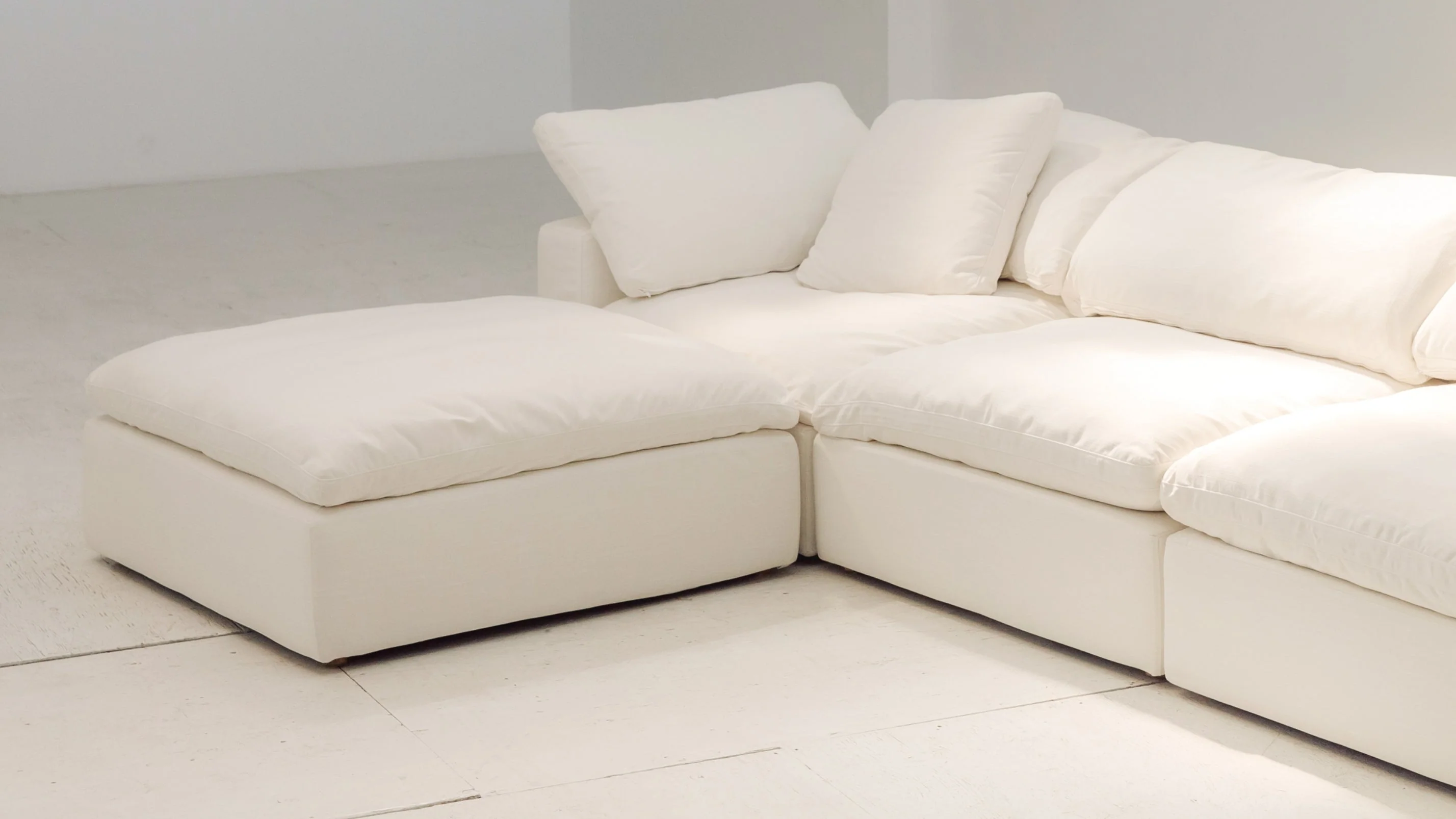 Movie Night™ 6-Piece Modular U-Shaped Sectional, Standard, Cream Linen - Image 3